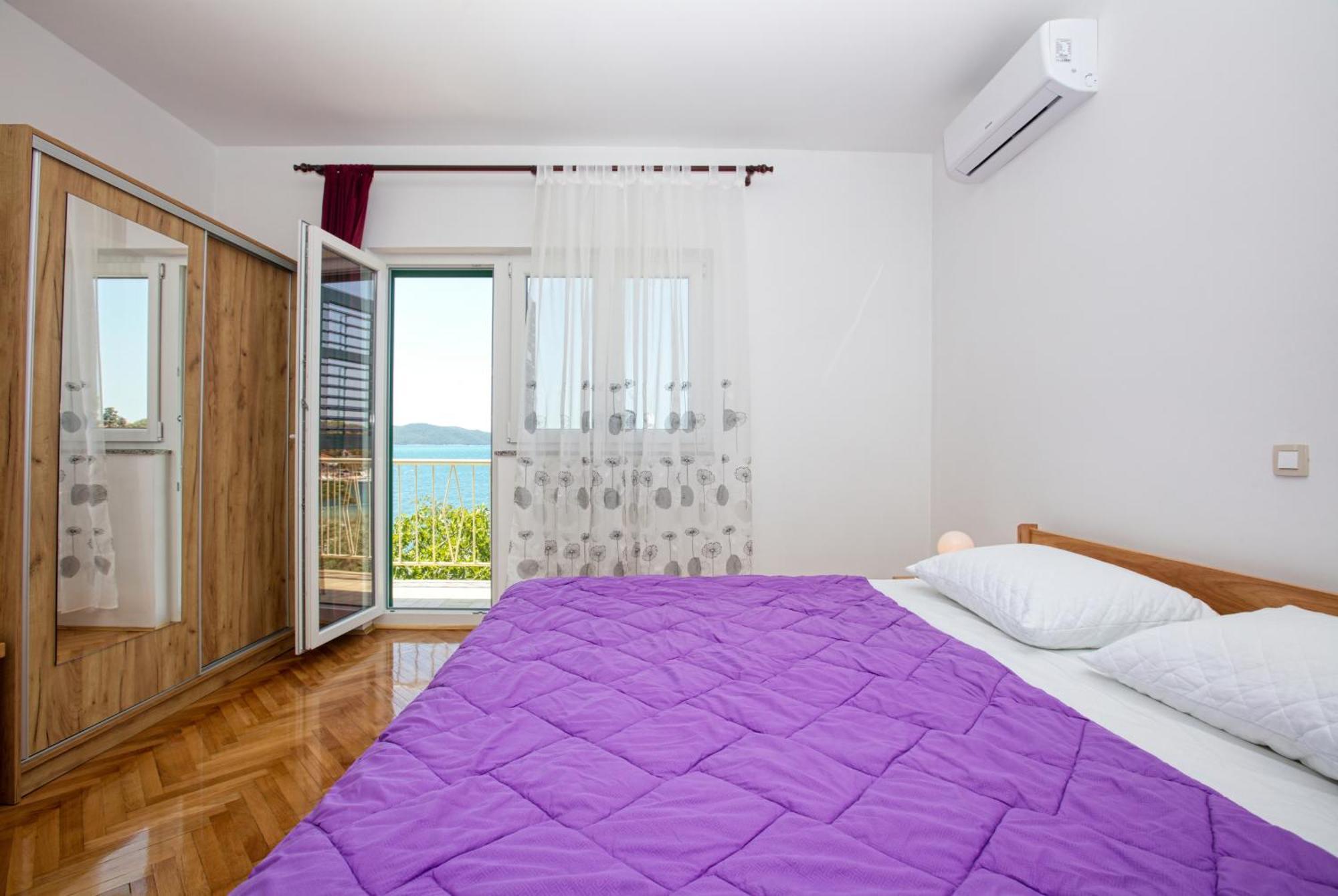 Family Friendly Seaside Apartments Brodarica, Sibenik - 4833 Brodarica  Rom bilde