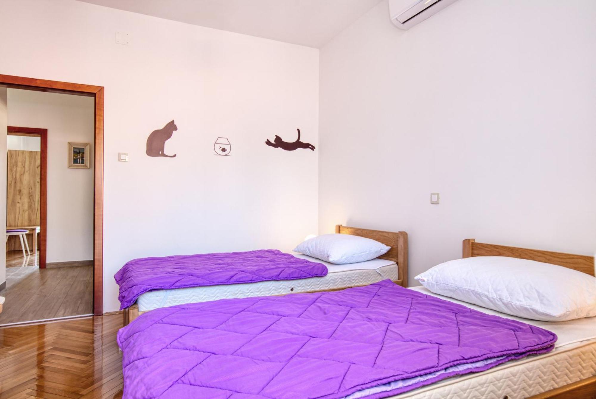 Family Friendly Seaside Apartments Brodarica, Sibenik - 4833 Brodarica  Rom bilde
