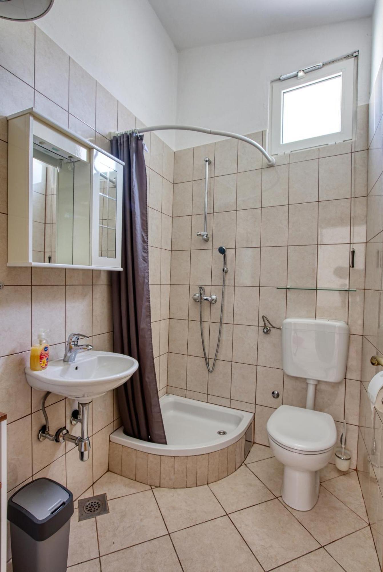 Family Friendly Seaside Apartments Brodarica, Sibenik - 4833 Brodarica  Rom bilde