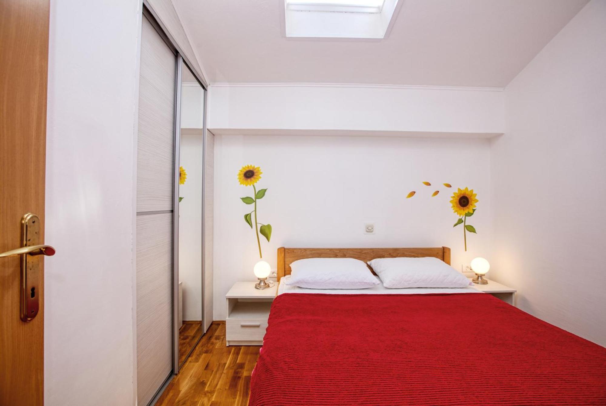 Family Friendly Seaside Apartments Brodarica, Sibenik - 4833 Brodarica  Rom bilde