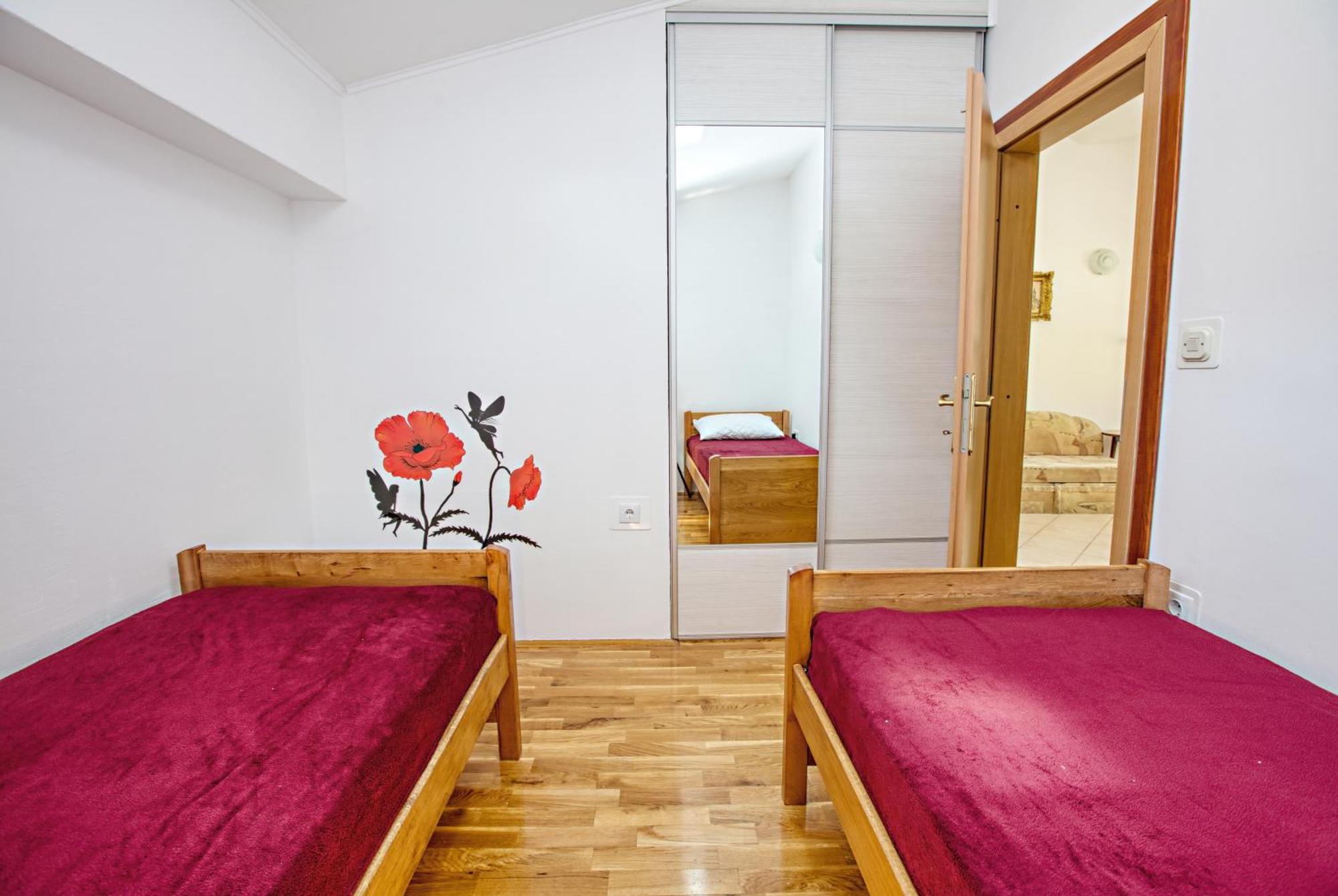 Family Friendly Seaside Apartments Brodarica, Sibenik - 4833 Brodarica  Rom bilde